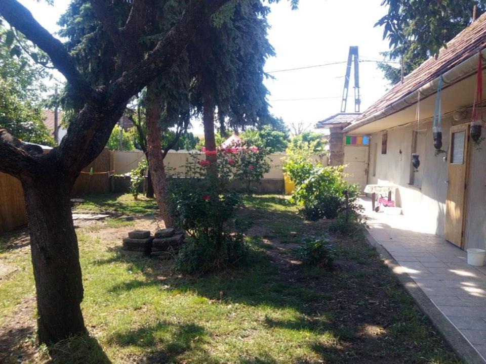 Kert Övezeti Lakás Gyongyos Exterior foto